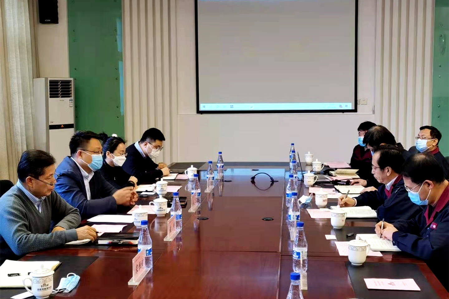 航空集團(tuán)與沈陽鑄造研究所有限公司開展合作會(huì)談